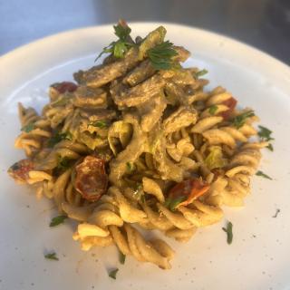 Carne ao Molho Ferrugem com massa fusilli zero gluten