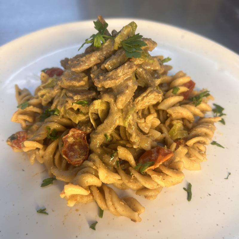 Carne ao Molho Ferrugem com massa fusilli zero gluten