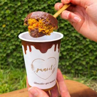 BOLO COPO CENOURA COM CHOCOLATE