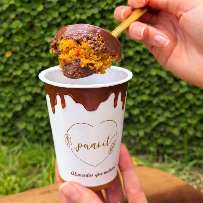 BOLO COPO CENOURA COM CHOCOLATE