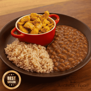 Iscas de Frango com Arroz e Feijão Carioca