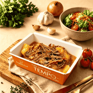 Vaca Atolada com Carne Bovina Desfiada e Aipim