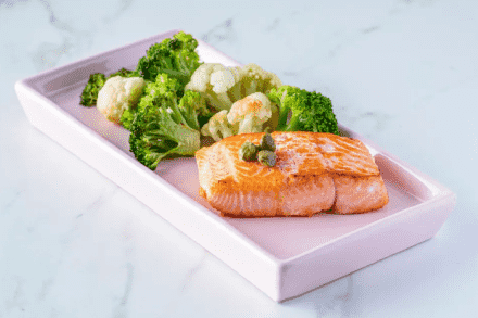 Salmão com Alcaparras e Legumes