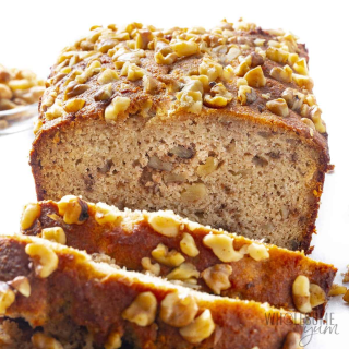 Bolo de banana, passas e canela