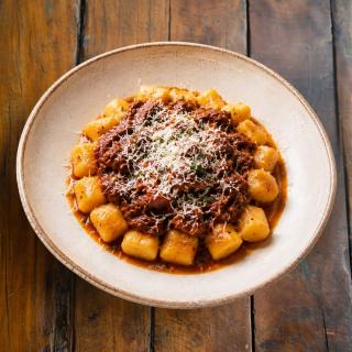 Nhoque de mandioquinha c/ ragu de carne