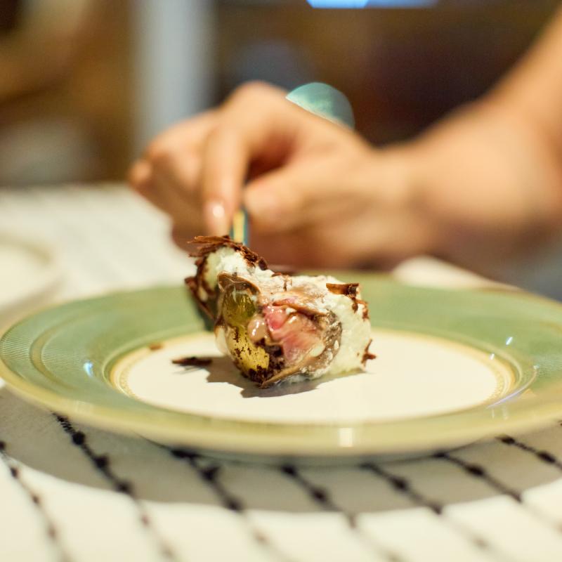 Pavê Brownie com ninho e morangos (1kg) - Taça ou cake box