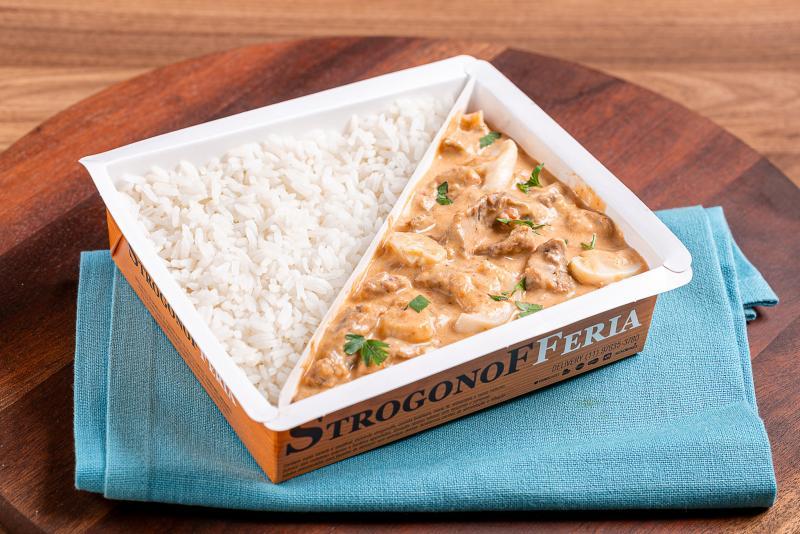 STROGONOFF DE CARNE COM ARROZ BRANCO