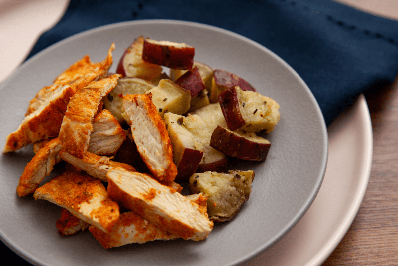 FRANGO GRELHADO COM BATATA DOCE ASSADA