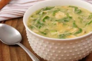 CALDO VERDE LIGHT COM COUVE E FRANGO