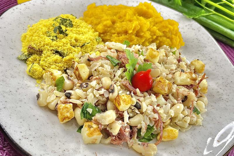 BAIÃO DE DOIS, PURÊ DE ABÓBORA E FAROFA DE COUVE