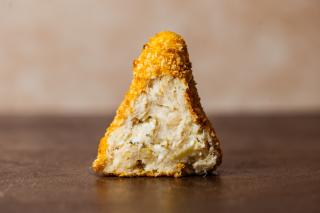 COXINHA FIT DE FRANGO RECHEADA COM QUEIJO