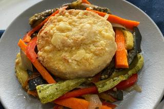 NUGFIT DE FRANGO RECHEADO COM QUEIJO E RATATOUILLE : 300_g