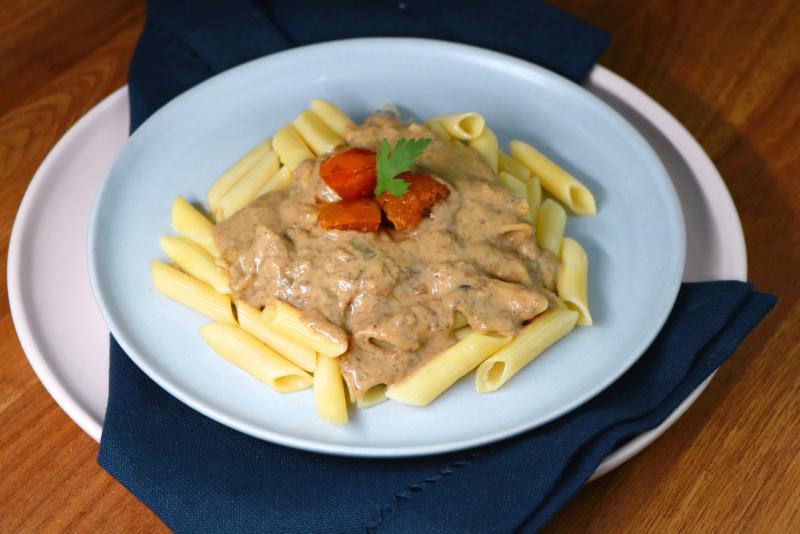 Penne ao Molho Fungui e Tomates Assados