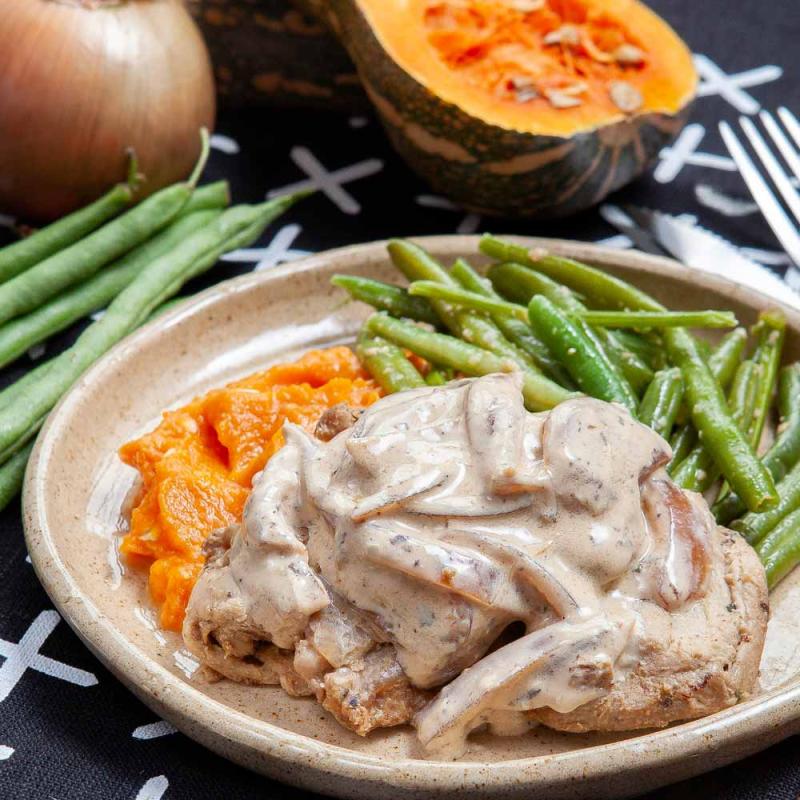 Frango com Creme Acebolado, Vagem e Purê de Abóbora com Gorgonzola