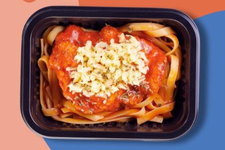 Parmegiana de frango com massa