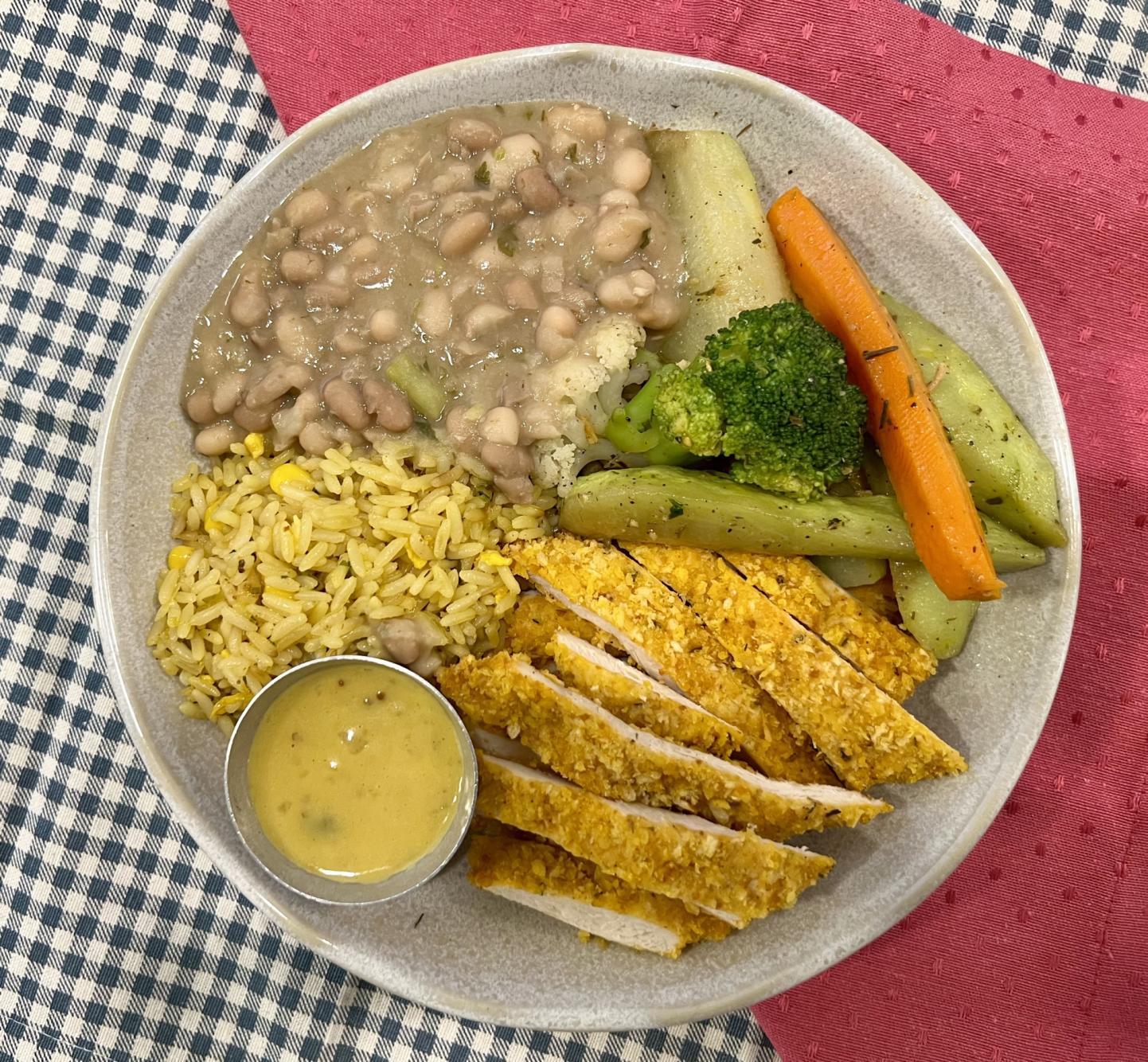 td. Chicken fingers ao molho mostarda e mel, arroz biro biro e legumes ao forno