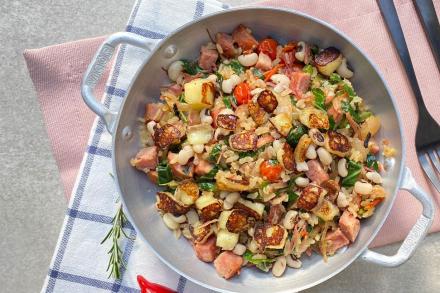 td. Feijão tropeiro à moda &EAT com linguiça de frango defumada e carne seca desfiada