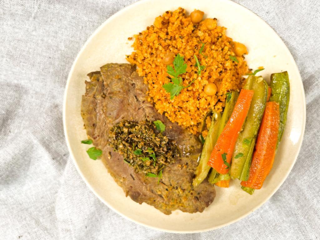 td. Fraldinha assada ao molho chimichurri, couscous funcional e mix de legumes