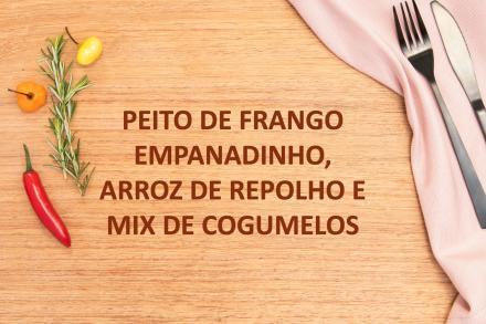 lc. Peito de frango empanado ao molho vinagrete, mix de cogumelos, arroz de repolho e legumes.