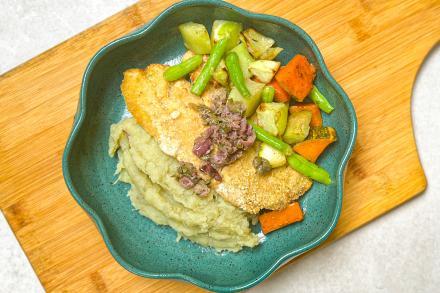 TD. Filé de saint peter à dorê com tapenade de azeitonas, purê de batata doce e legumes