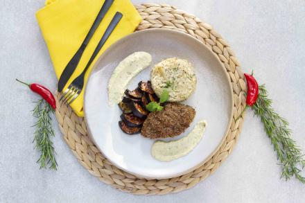 td. Kibe de carne ao forno, arroz integral com aletria, lentilha e  legumes agridoce