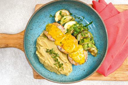 KIT td. Nuggets de frango caseiro ao molho dijon e mel, purê de batata doce e abobrinha tostada