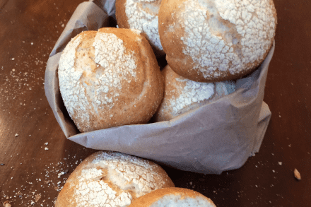 Pãezinhos sem glúten com grão de bico