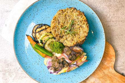 KIT td. Papilote de saint peter no vapor com alcaparras, cebola e pimentão, rosti de batata doce e mix de legumes