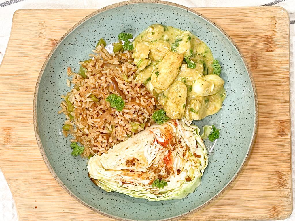 td. Saint peter ao molho estilo thai, arroz integral com pimentão, cebola caramelizada levemente picante e repolho na brasa