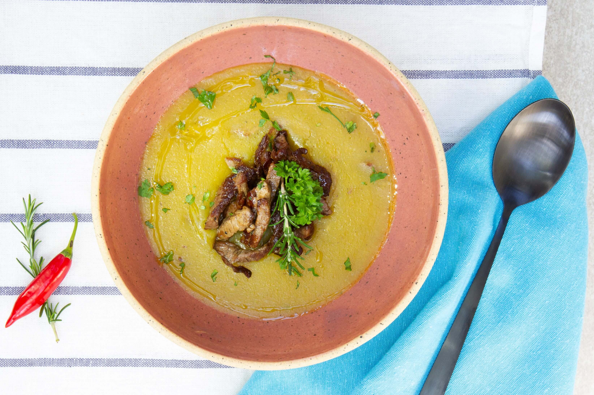 Sopa creme de mandioquinha com filé mignon