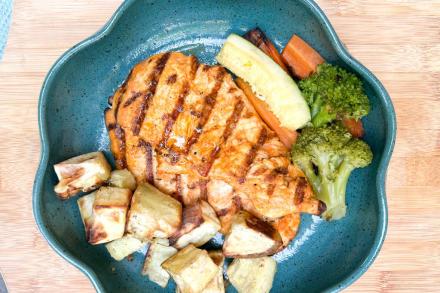 td .Peito de frango, batata doce com alecrim e legumes ao forno