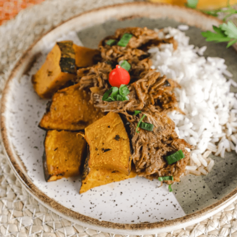 CARNE DESFIADA AO MOLHO COM ABOBORA ASSADA