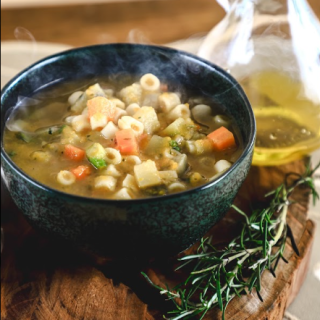 SOPA DE LEGUMES COM CARNE DESFIADA - 400G