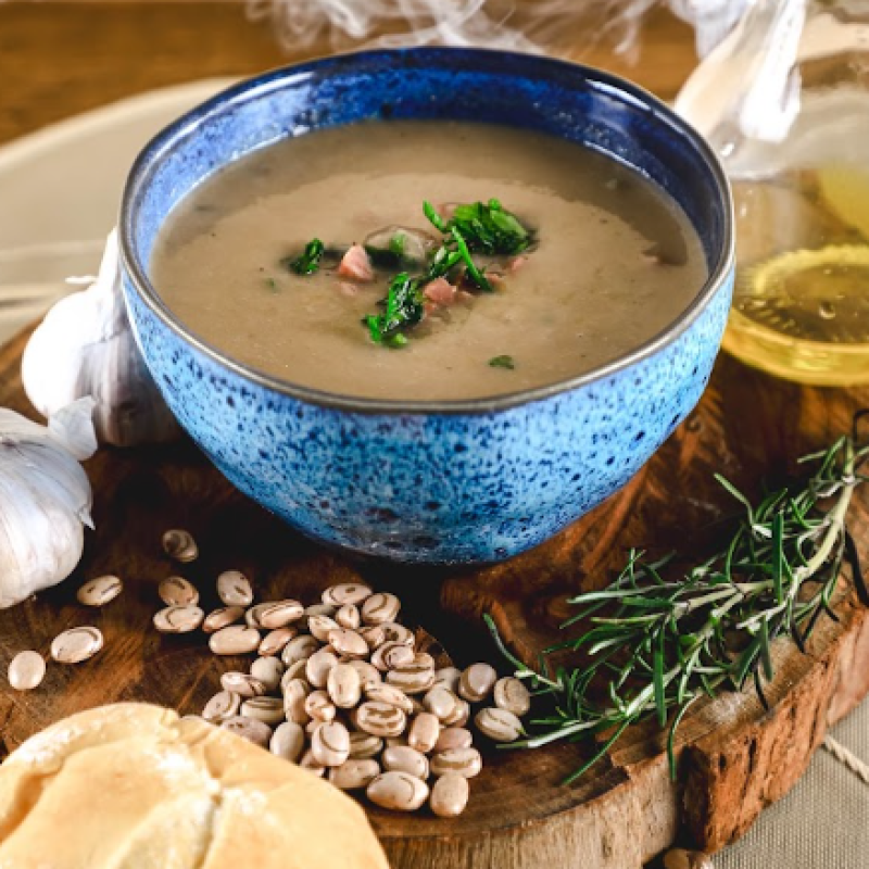 SOPA DE MANDIOCA C/ LEGUMES E CARNE DESFIADA
