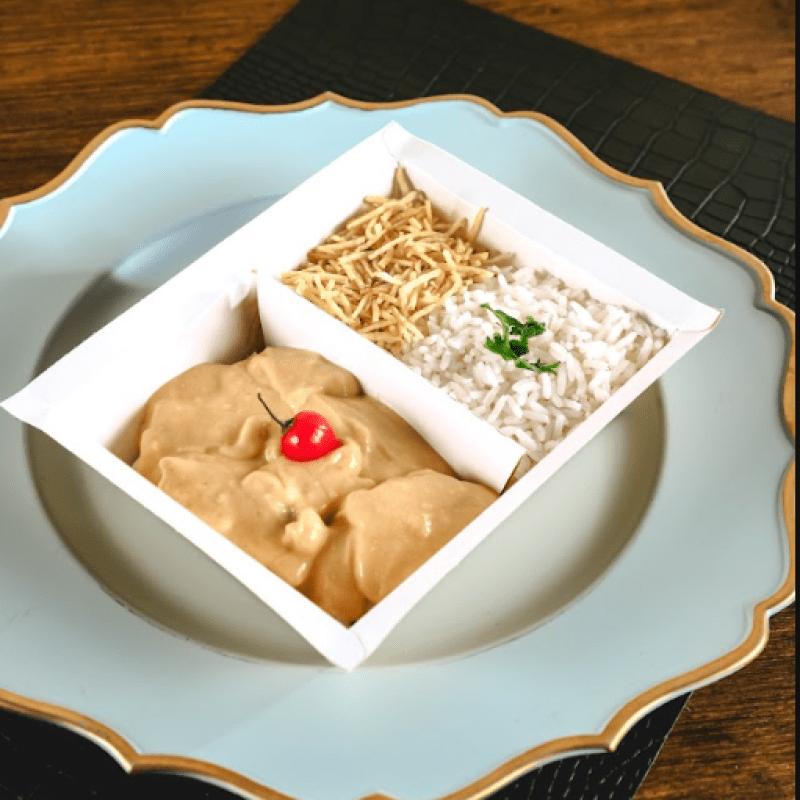 STOGONOFF DE FRANGO, ARROZ E BATATA PALHA - 300G