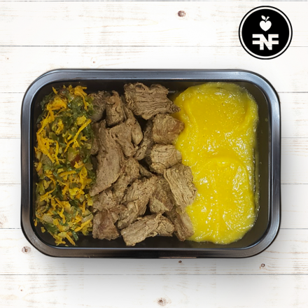 iscas de fié mignon com purê de mandioquinha e farofinha fit