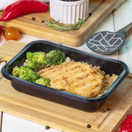 ´filé de frango com arroz integral e creme de espianfre