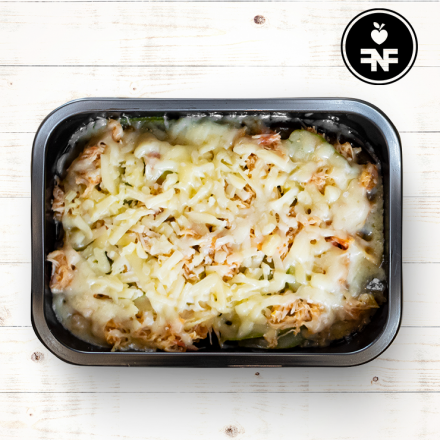 Lasanha de abobrinha e berinjela ao ragu de frango