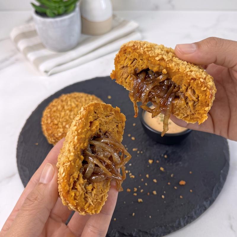 SALGADO PROTEICO DE LOMBO COM CEBOLA CARAMELIZADA