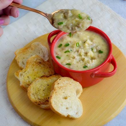 Caldo de Aipim com Carne Moída
