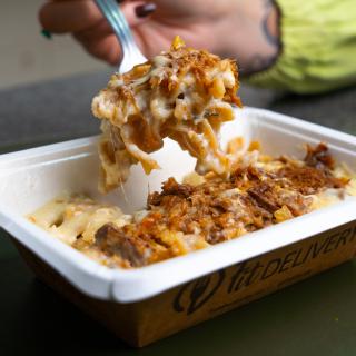 Carne Desfiada Com Fusilli Integral ao Molho de Queijo FIT