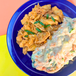 Iscas de frango e abobrinha cremosa com cenoura FIT