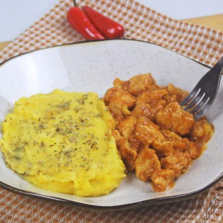 Cubos de frango ao barbecue com purê de baroa LOWCARB