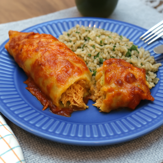 Panqueca de frango com arroz integral, abobrinha e gergelim FIT