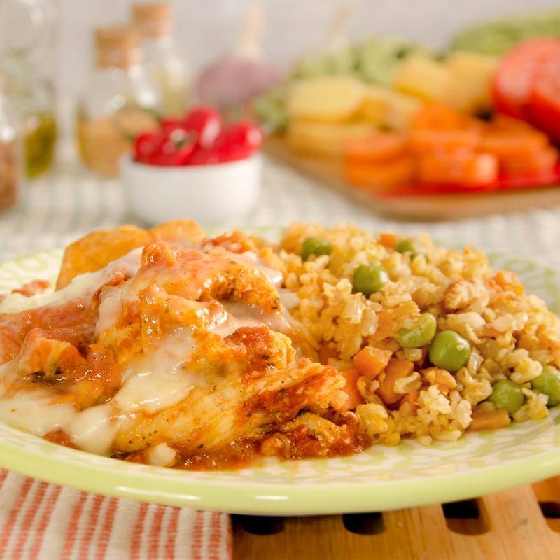 Parmegiana de Frango com arroz integral à primavera FIT