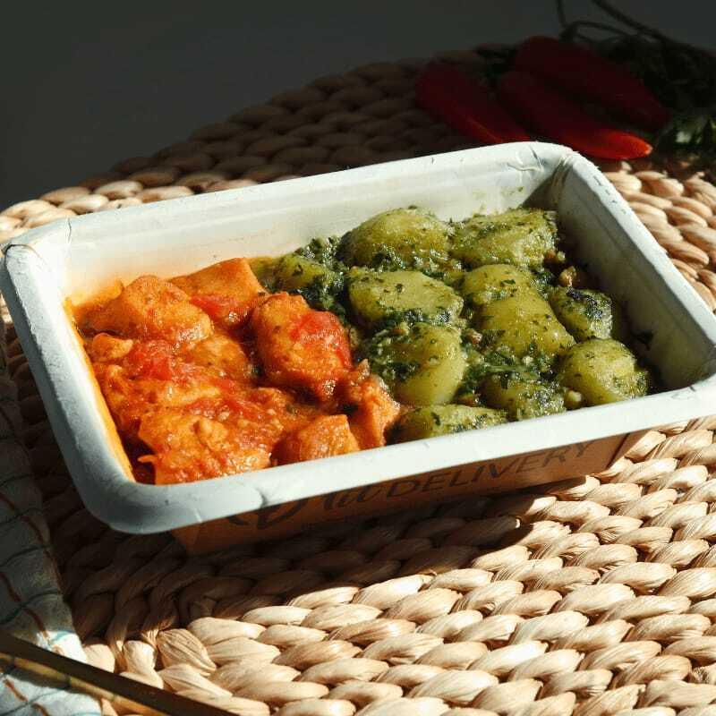 Nhoque de batata doce ao pesto com frango ao molho  FIT