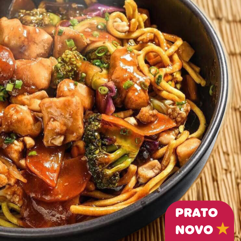 Yakissoba de frango com legumes (Fit Mais)