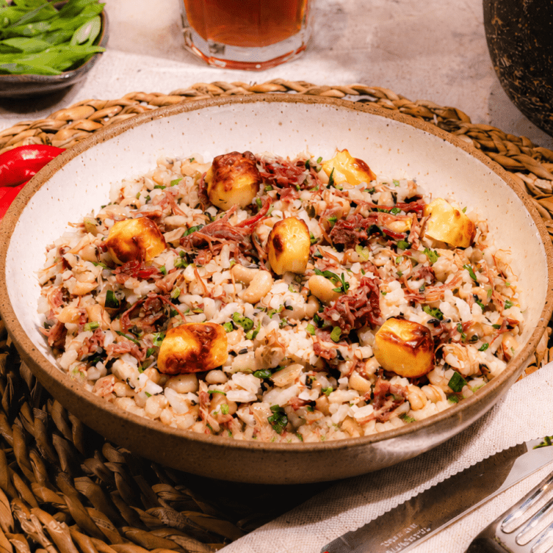 Baião de Dois com Carne Seca e Queijo Coalho