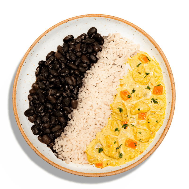Brasileirinho de Frango cremoso, com arroz e feijão preto
