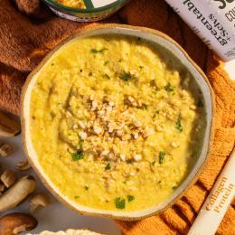 Powersoup de Couve-Flor com farofa castanha